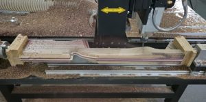 CNC ROUTER ΔΗΜΙΟΥΡΓΕΙ ΚΟΝΤΑΚΙ ΡΑΒΔΩΤΟΥ